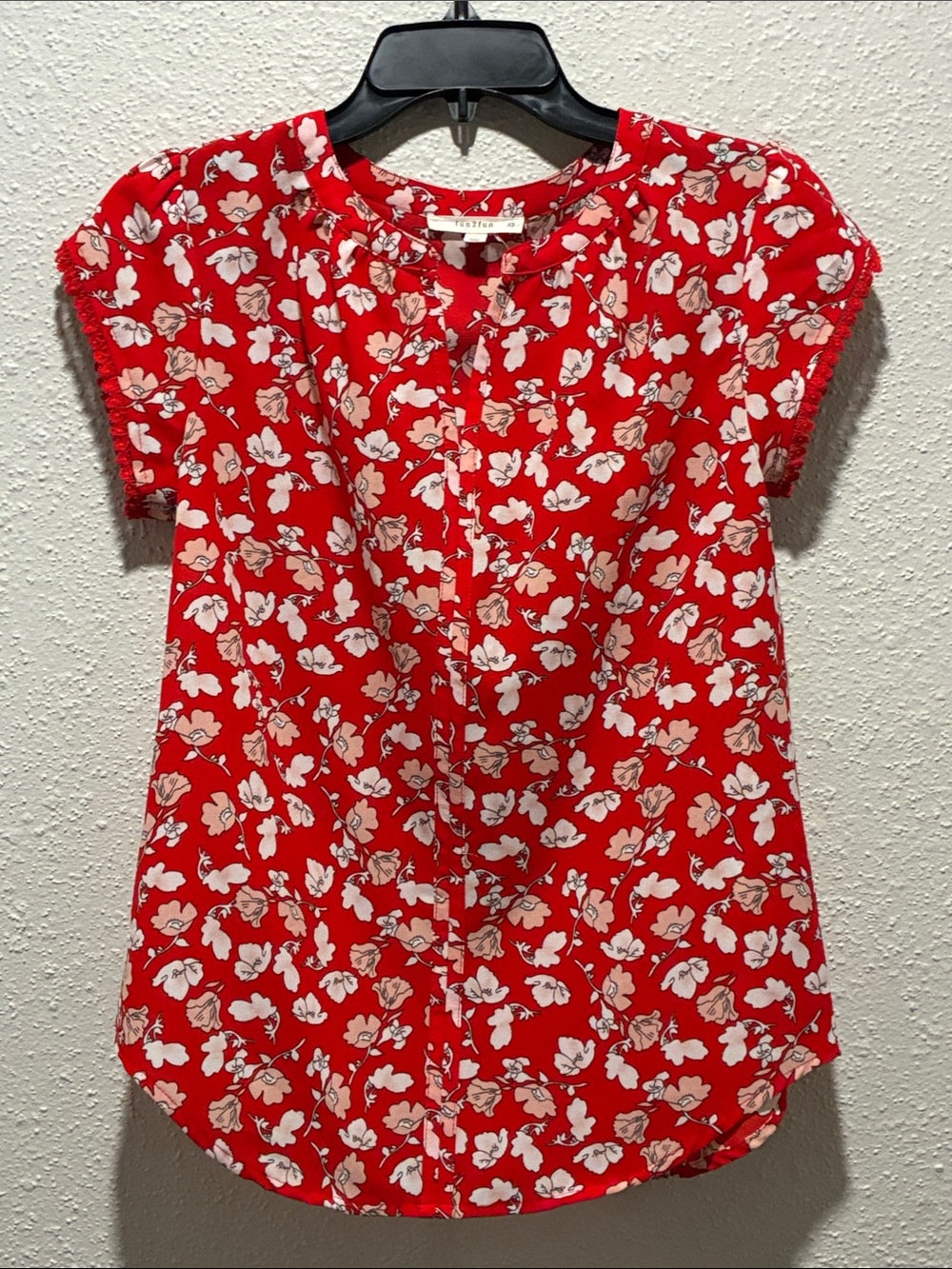 fun 2 fun Red Floral Button-Front Cap-Sleeve Blouse